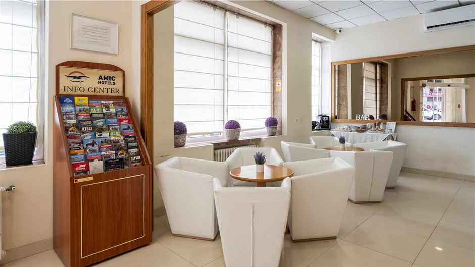 Hotel Amic Colon Lobby