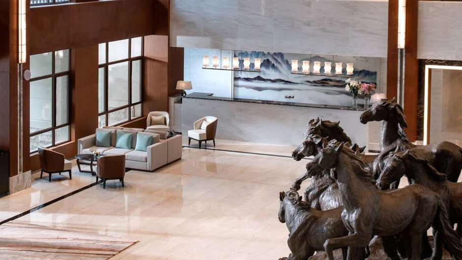 Howard Johnson by Wyndham LakeView Hotel Lobby