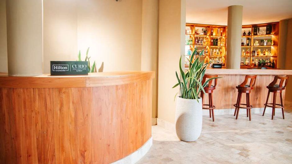 Royal Palm Galapagos, Curio Coll Hilton Lobby