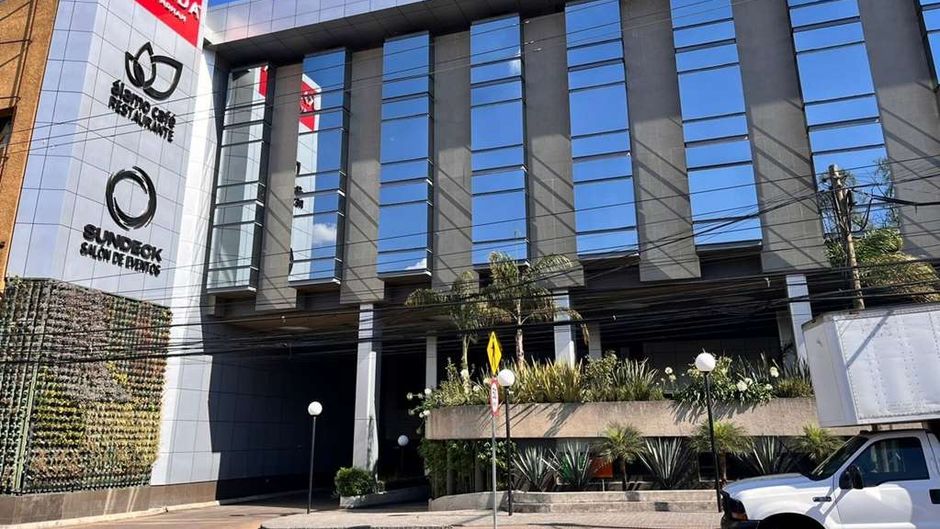 Ramada by Wyndham Mexico City Santa Fe Exterior