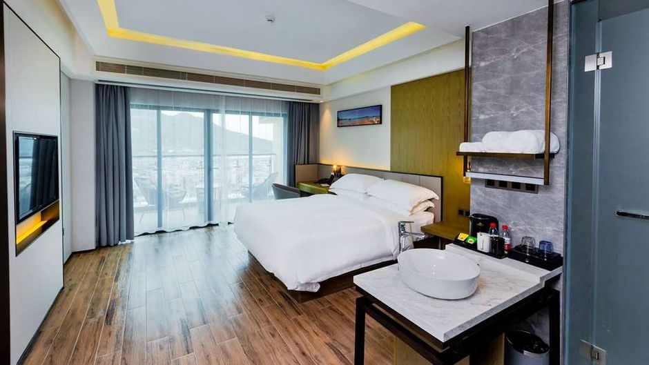 Microtel by Wyndham Sanya Dadonghai Room