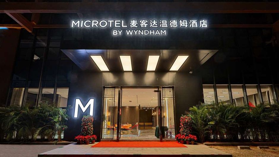 Microtel by Wyndham Sanya Dadonghai Exterior