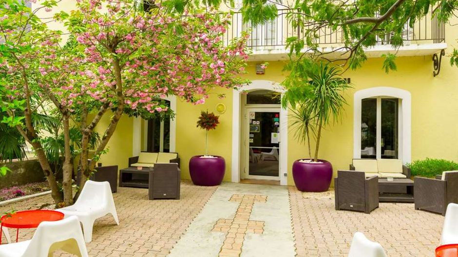 Castel Emeraude Appart Hotel Exterior