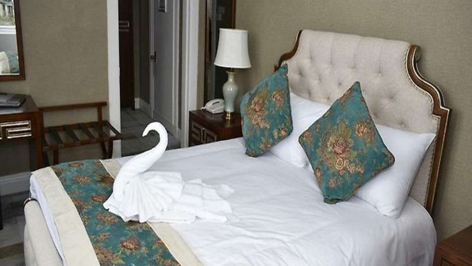 Glenburn Hotel Room