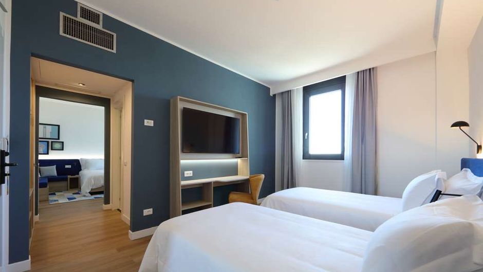 Hampton by Hilton Rome North Room