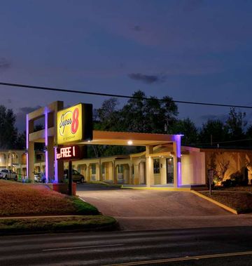 Super 8 by Wyndham Palestine TX