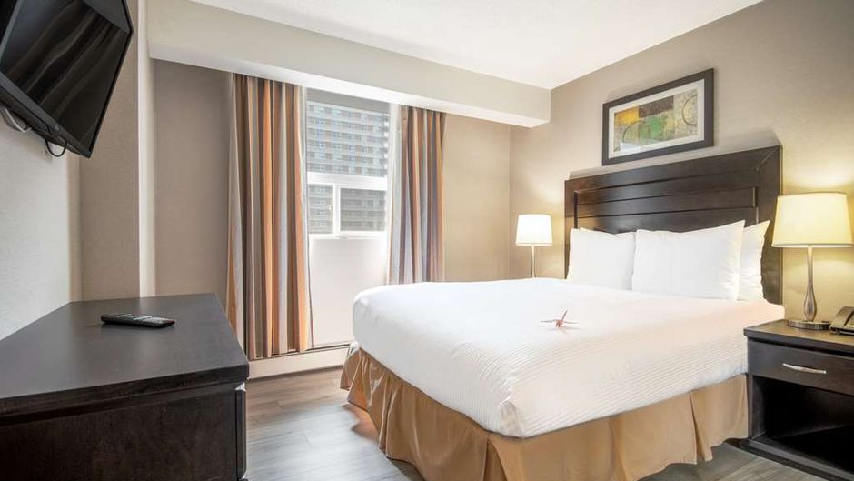 Coast Calgary Downtown Hotel & Suites Suite