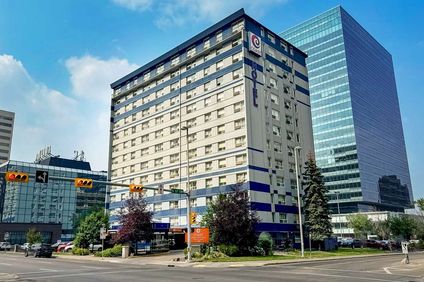 Coast Calgary Downtown Hotel & Suites