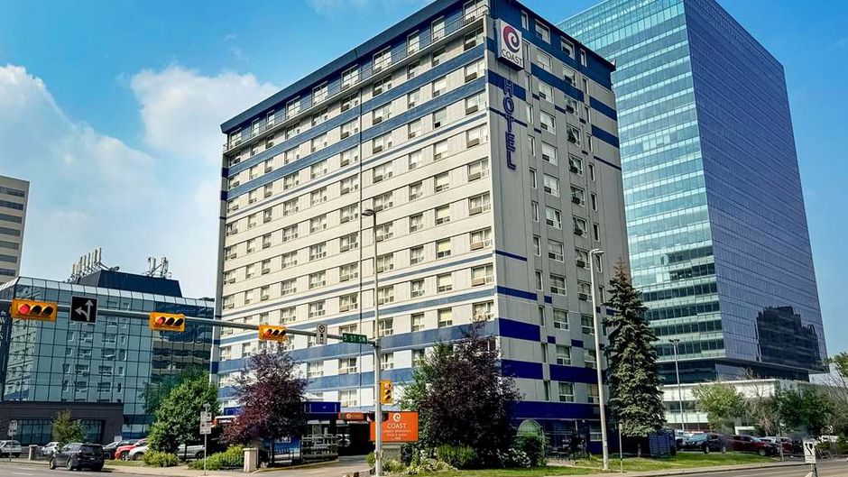 Coast Calgary Downtown Hotel & Suites Exterior