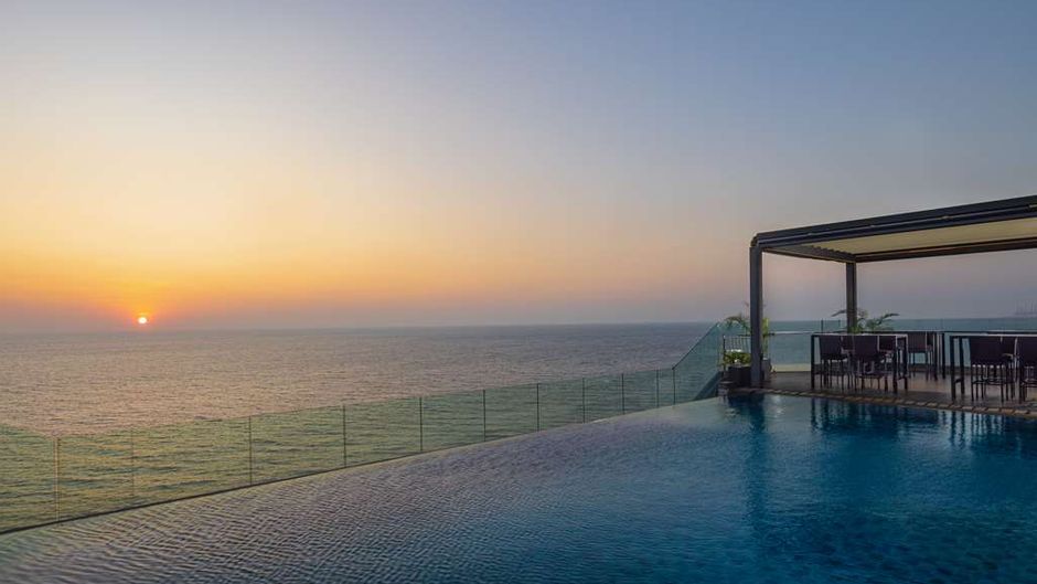 Radisson Hotel Colombo Sri Lanka Pool