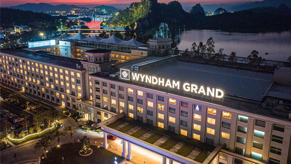 Wyndham Grand Zhaoqing Downtown Exterior