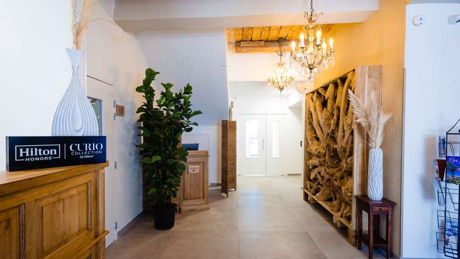 Le Hameau des Pesquiers Ecolodge, Curio Lobby