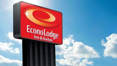 Econo Lodge Inn & Suites