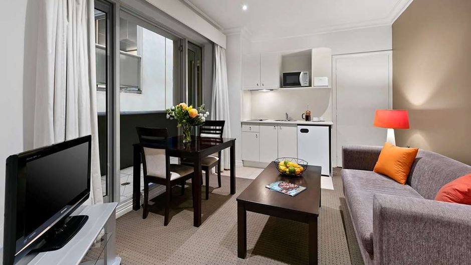 Comfort Apartments Melbourne Central Room