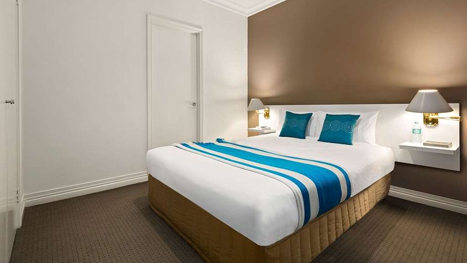 Comfort Apartments Melbourne Central Room