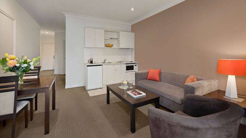 Comfort Apartments Melbourne Central Room