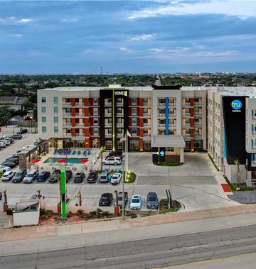 Tru by Hilton Galveston
