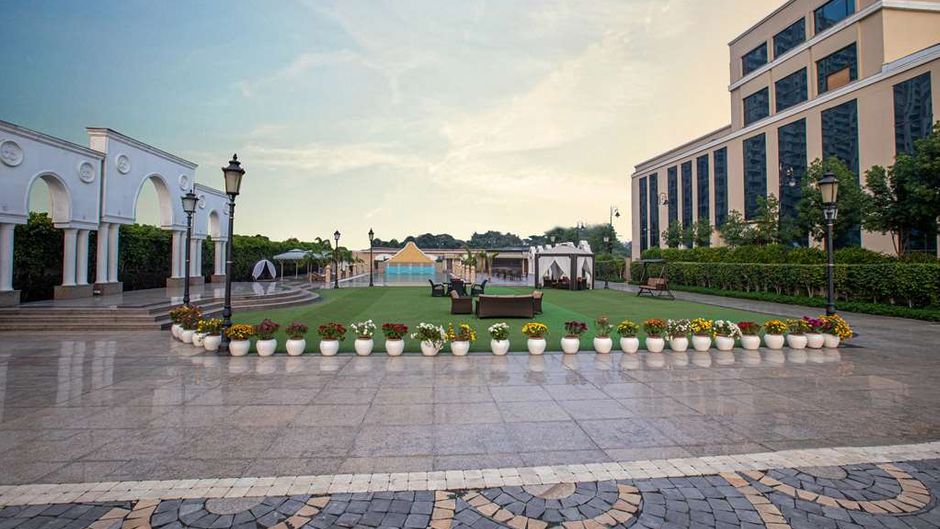 The Gaurs Sarovar Premiere Pool