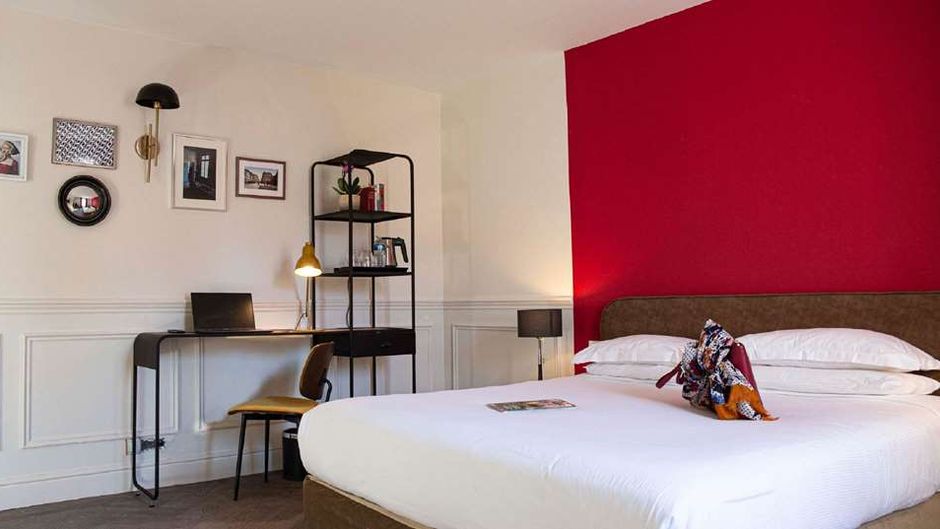 Royal Hotel Room