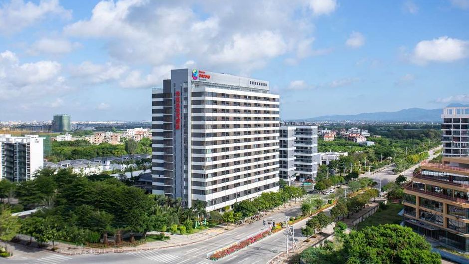 Ramada Encore by Wyndham Jiusuo Downtown Exterior