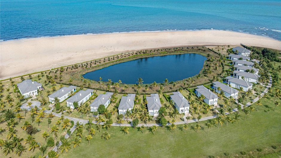 Vinpearl Discovery Cua Hoi Beach