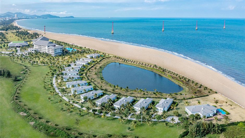 Vinpearl Discovery Cua Hoi Beach