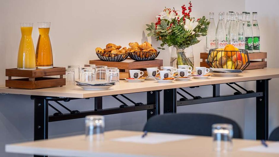 Hotel Kyriad Tours Sud - Ballan Mire Meeting