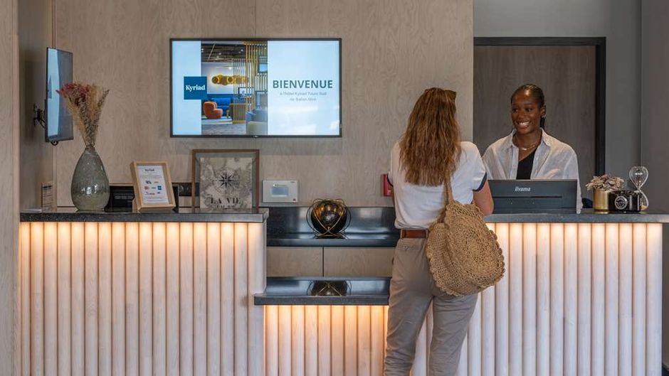 Hotel Kyriad Tours Sud - Ballan Mire Lobby