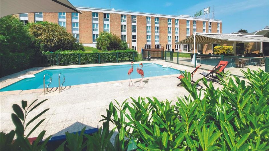 Ibis Styles Lille Neuville en Ferrain Pool