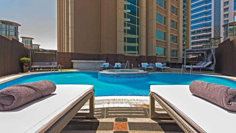 Somewhere Hotel Apartment - Dubai Pool