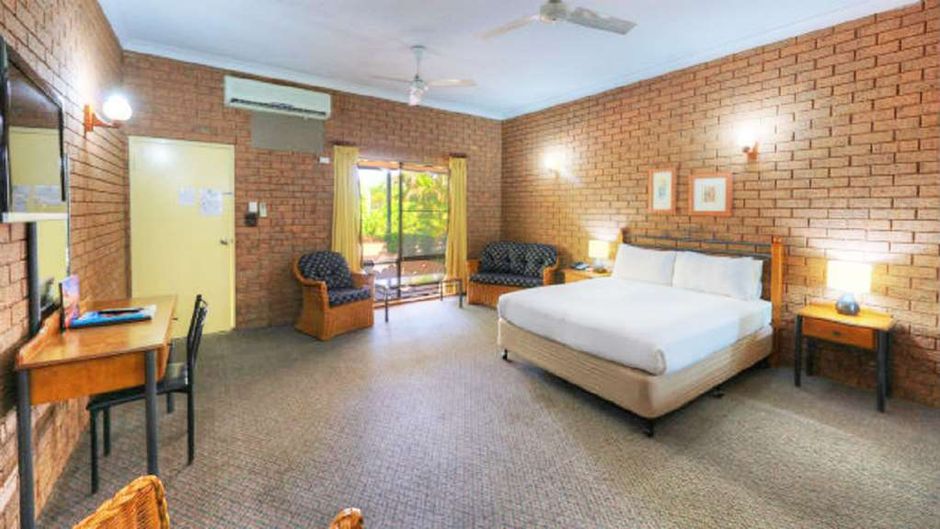 Knotts Crossing Resort Room