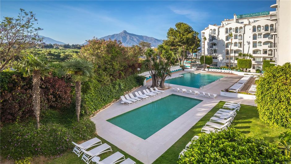 Pyr Marbella Pool