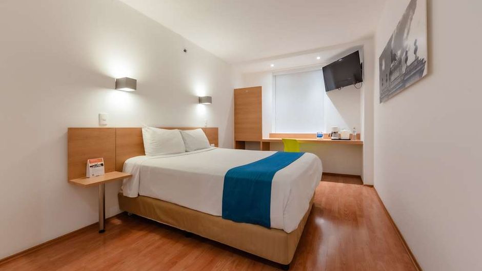 Sleep Inn Leon Antares Room