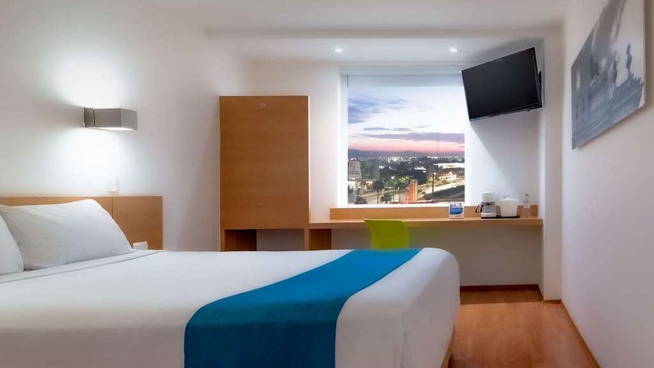 Sleep Inn Leon Antares Room