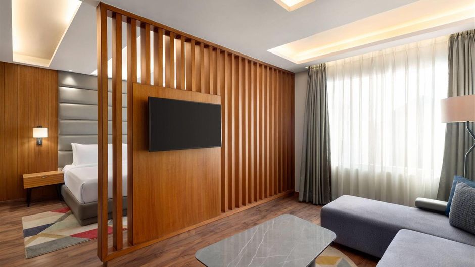 Ramada by Wyndham Katra Station Road Suite