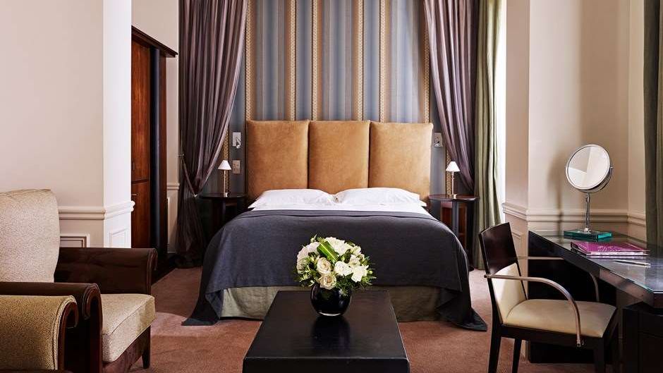 Hotel la Tremoille Room