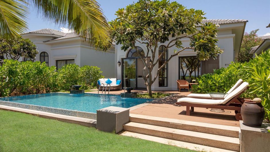 Melia Vinpearl Cam Ranh Beach Resort Exterior