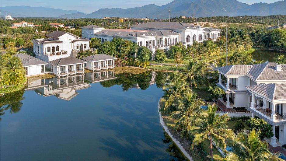 Melia Vinpearl Cam Ranh Beach Resort Exterior
