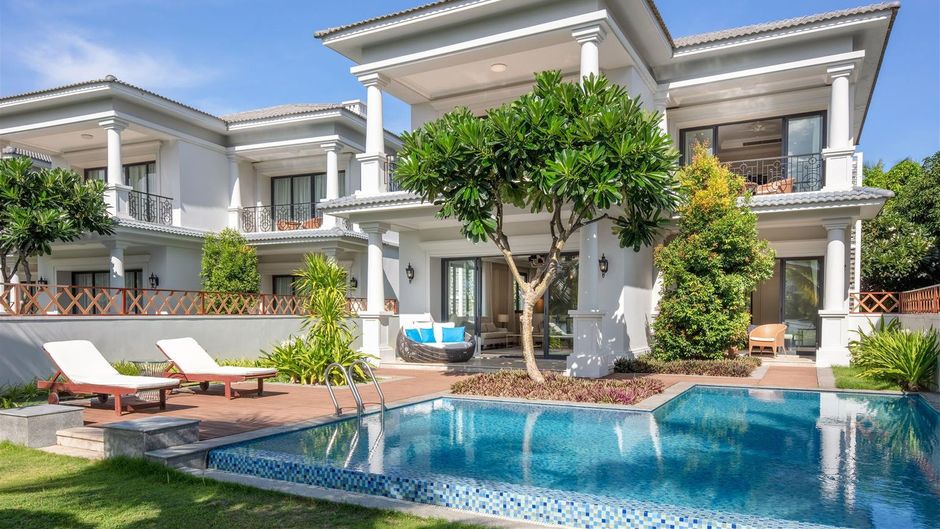 Melia Vinpearl Cam Ranh Beach Resort Exterior