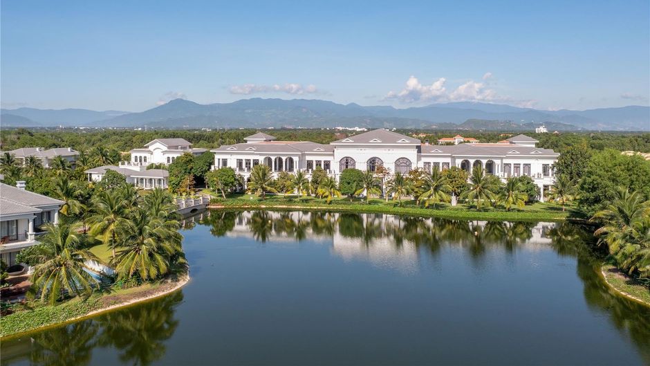 Melia Vinpearl Cam Ranh Beach Resort Exterior