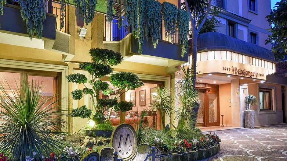 Hotel Michelangelo Exterior
