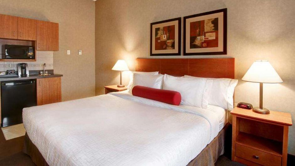 Clarion Pointe Rimbey Room