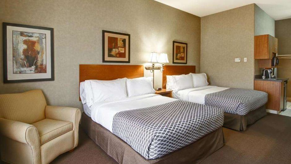 Clarion Pointe Rimbey Suite