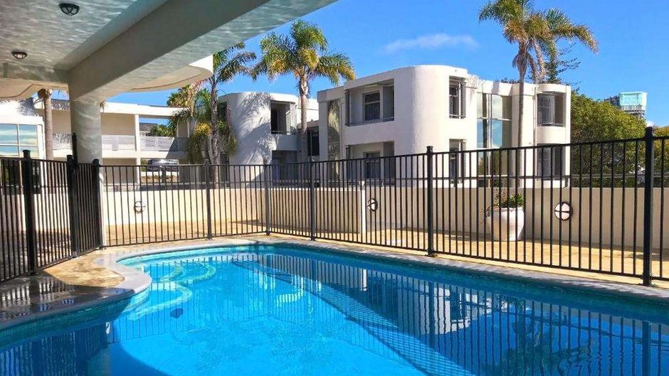Carnmore Hotel Takapuna Pool