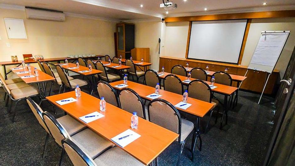 Island Club Hotel & Apartments Meeting