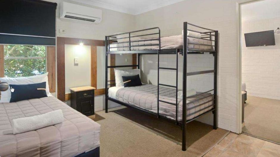 Pleasant Way River Lodge Room