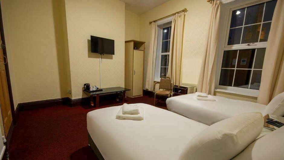 Royal Kettering Hotel Room