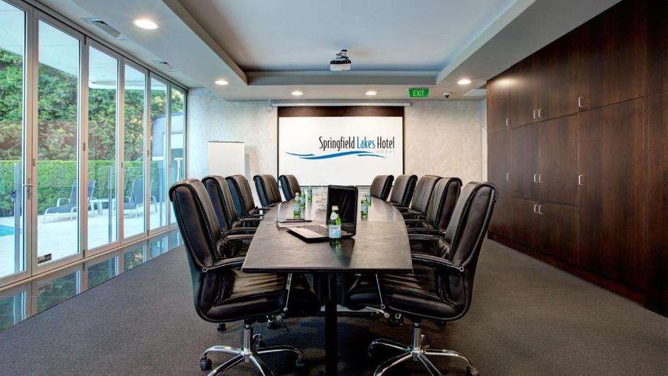 Springfield Lakes Hotel Meeting