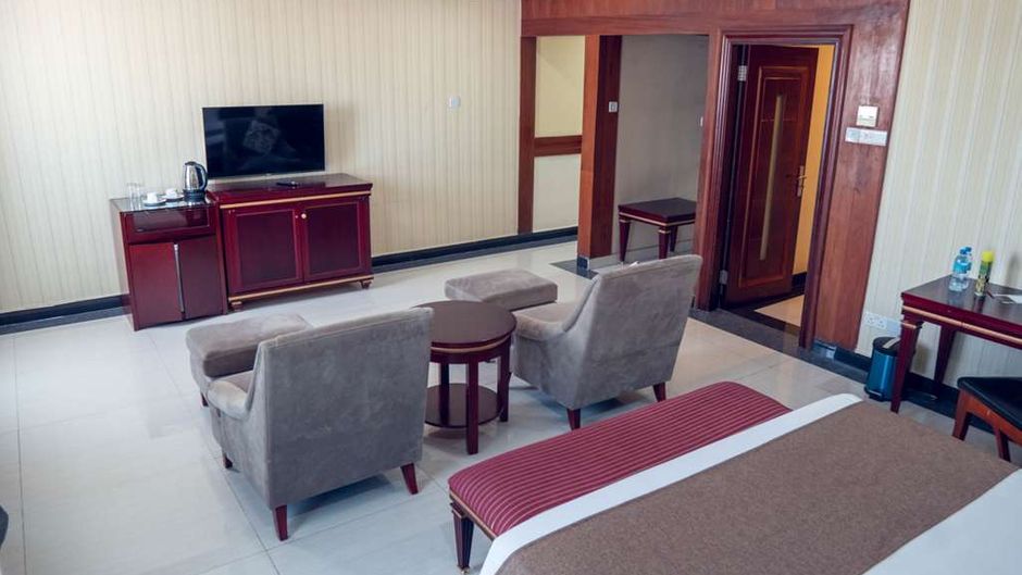 Peacock Hotel Suite
