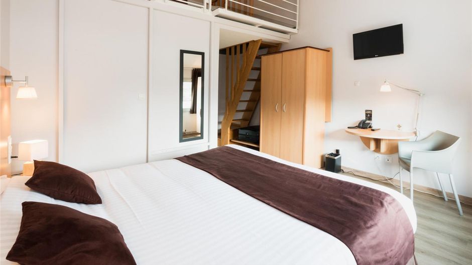 Carre Py Hotel Room